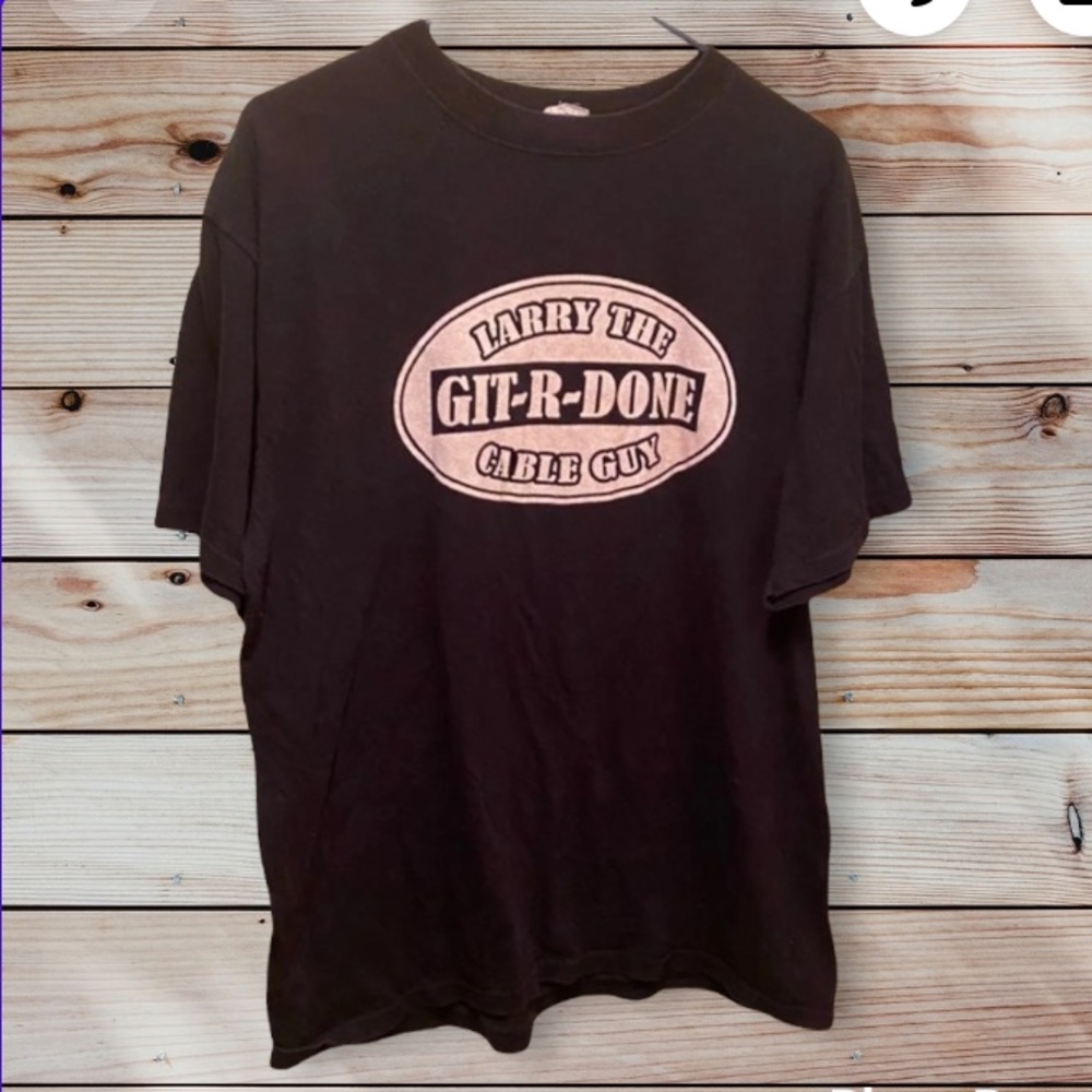 🌼NWOT T-shirt with logo